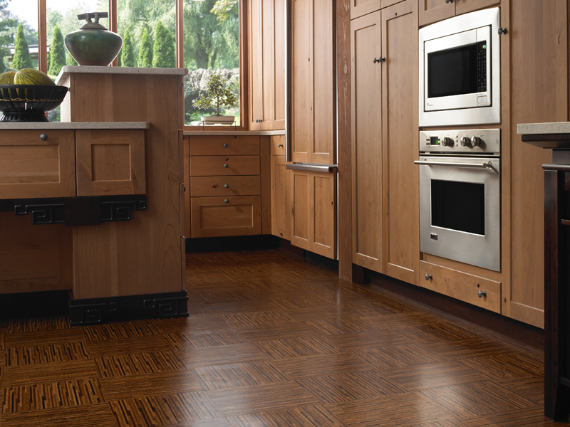 Cork-parquet-flooring-in-the-modern-kitchen