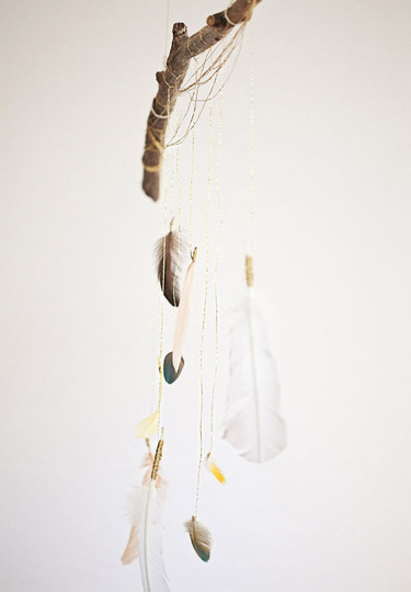 Hanging_Feather_Decoration_rect540