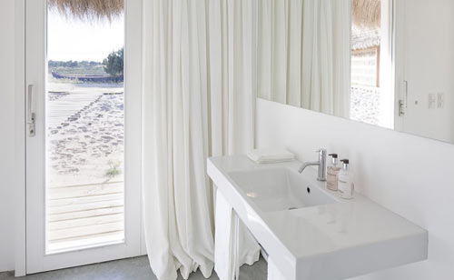 casasnaareia-beach-style-retreat-portugal-bathroom