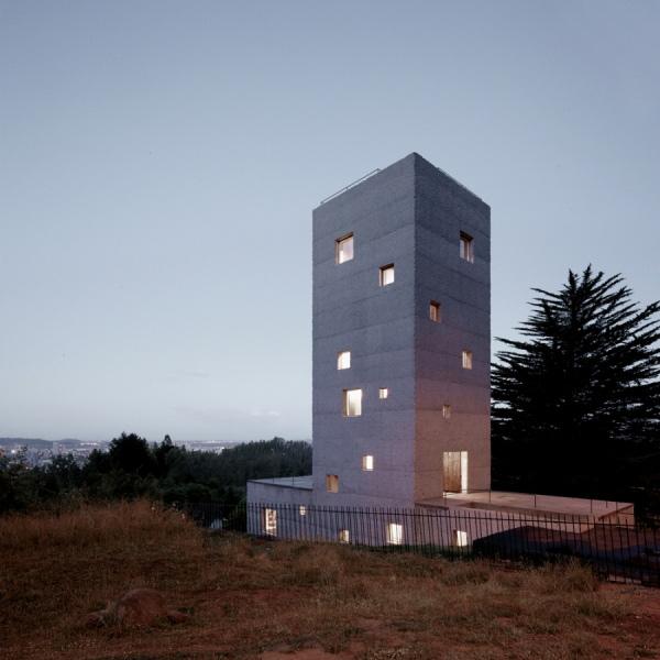 concrete-tower-house-with-live-work-space-5