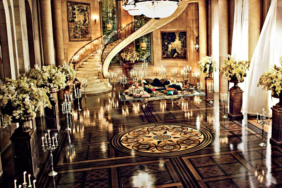item1.size.0.0.great-gatsby-movie-set-design-02-gatsby-mansion-ballroom