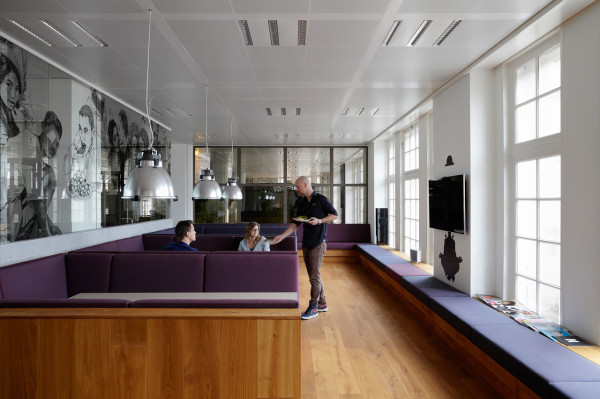 JWT-Amsterdam-Office-11-Cafe-600x399