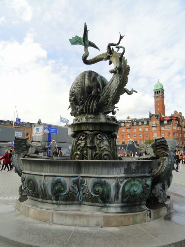 Dragon_Fountain,_Copenhagen_-_DSC08857