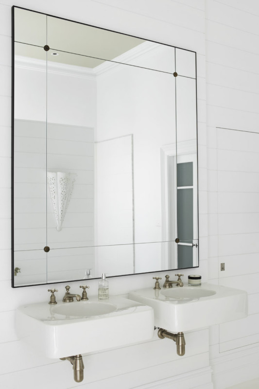 Justine-Hugh-Jones-Design-Bathroom-Mirror-Est-Magazine