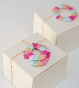 wreath-wrapping-on-boxes