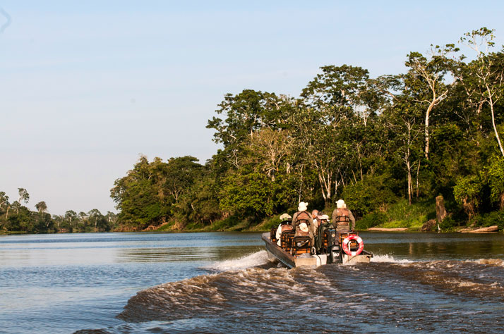 28-Aqua-Expeditions-Amazon-Cruiser-yatzer-photo-by-katerina-katopis