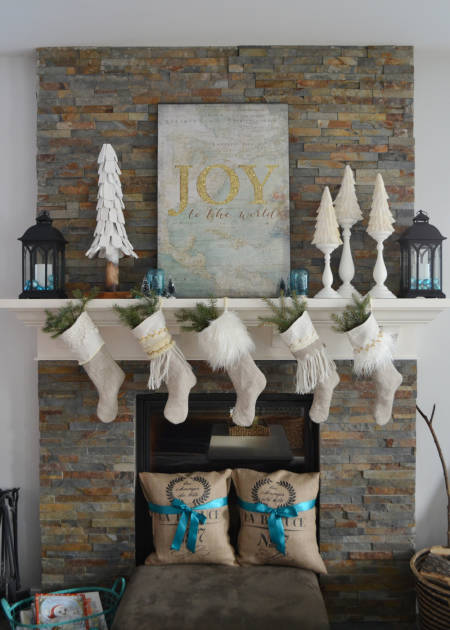 A-Teal-and-Green-Vintage-Inspired-Christmas-Home-by-The-DIY-Mommy-11-47550782-lgn