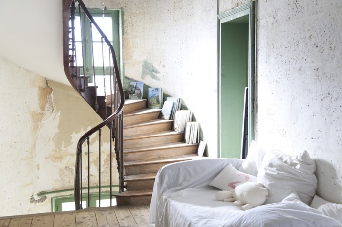 chateau-dirac-stairwell