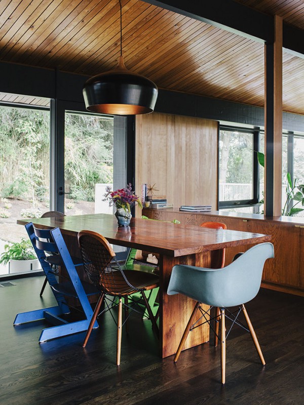 midcentury-renewal-dining-room-mixed-chairs