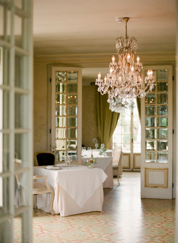 Classic-Dining-Room-at-the-Borgo-Santo-Pietro-700x955
