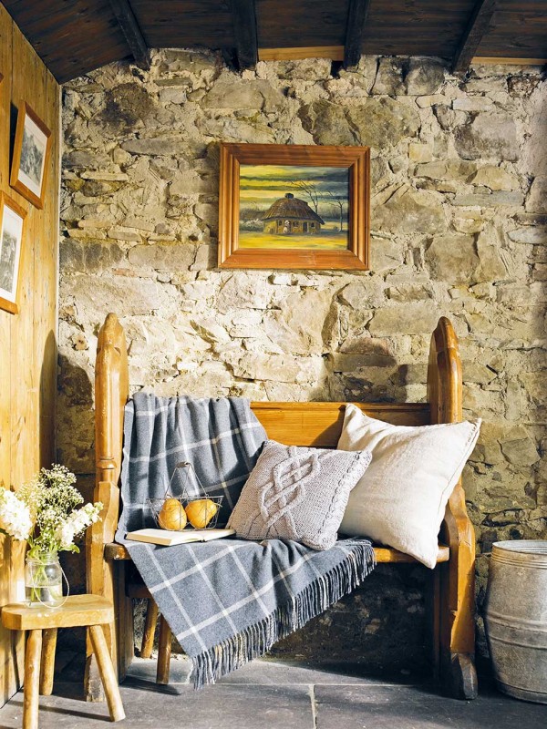 Graham-thatched-cottage-bench-and-soft-furnishings