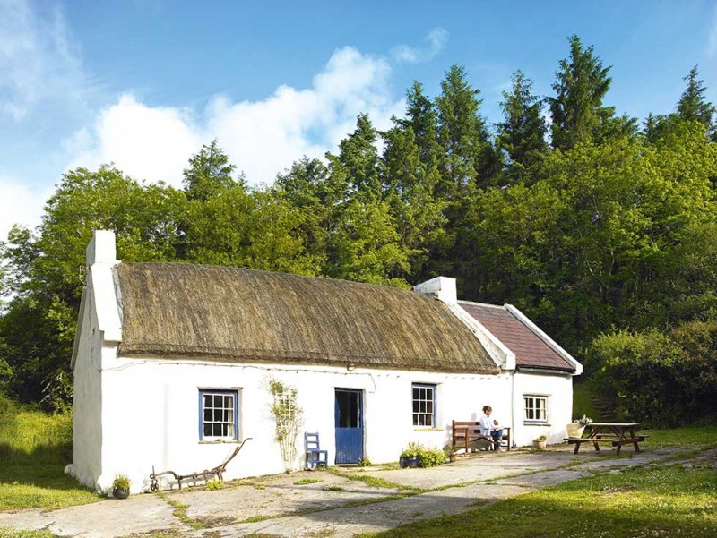 Graham-thatched-cottage-white-exterior