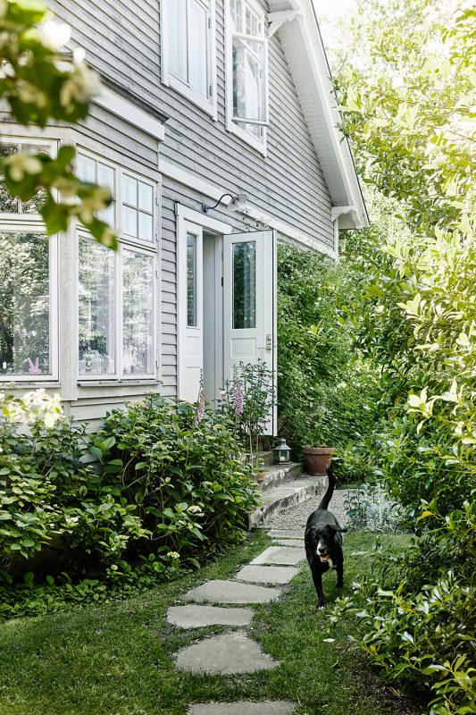 Rosengarden_garden_tradgard_exterior_gray_house_Foto_Petra_Bindel