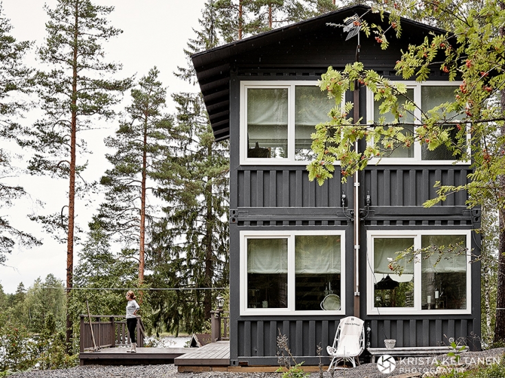 04-2015-container-interior-home-decoration-kontti-cottage-scandinavia-finnish-interior-lessismore-photo-krista-keltanen-01(pp_w735_h551)
